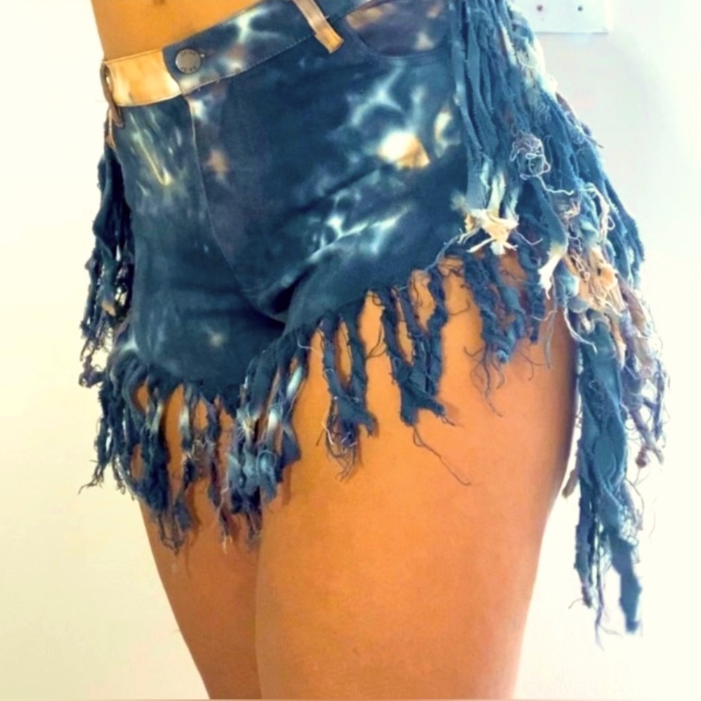 🔅 Woman’s Daisy Duke’s with Fringe 🔅